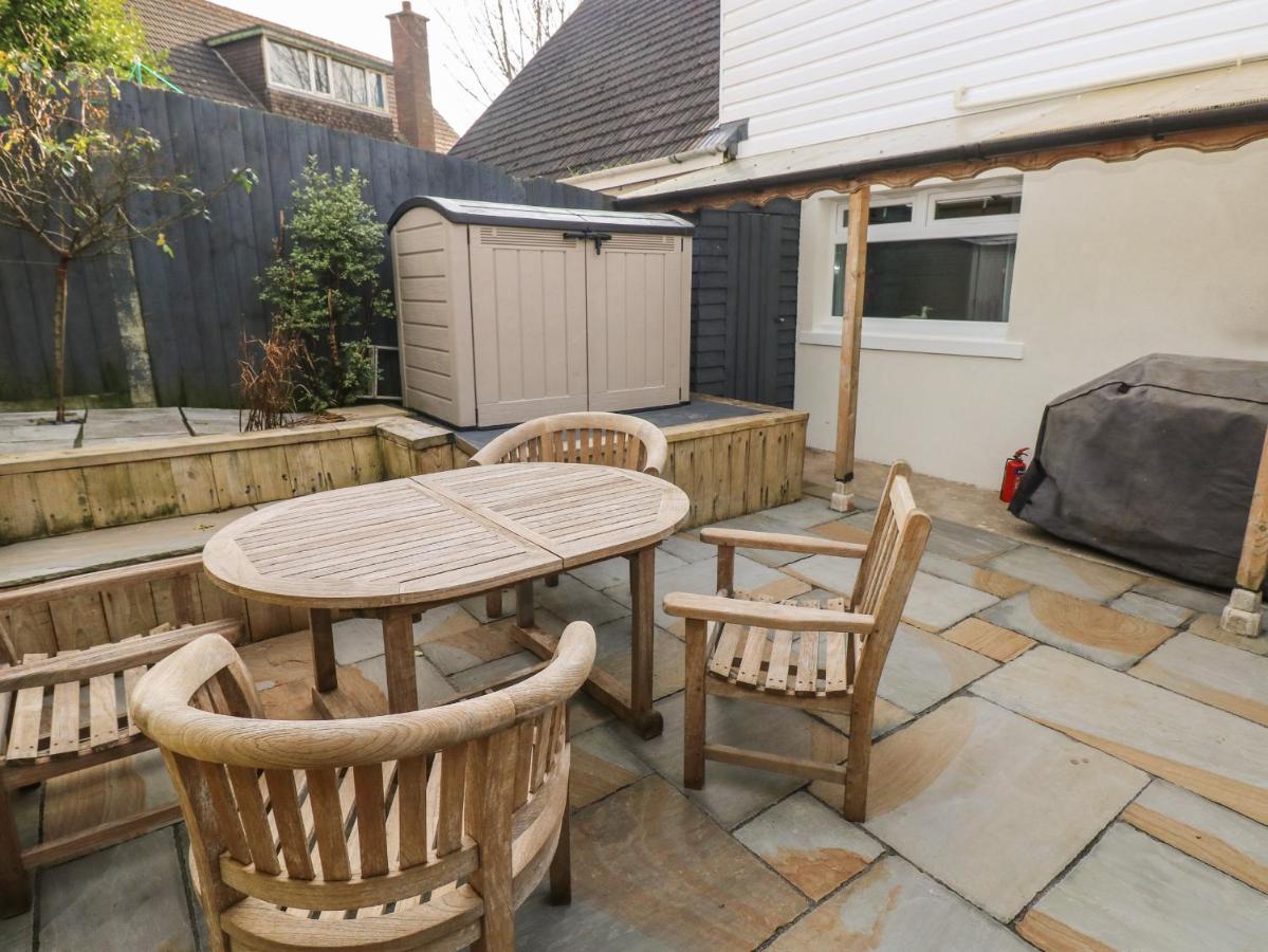 Sandtop Tenby Exterior photo